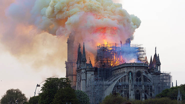 Incendio en Notre Dame ¿Qué lo provocó? - Chacarrex